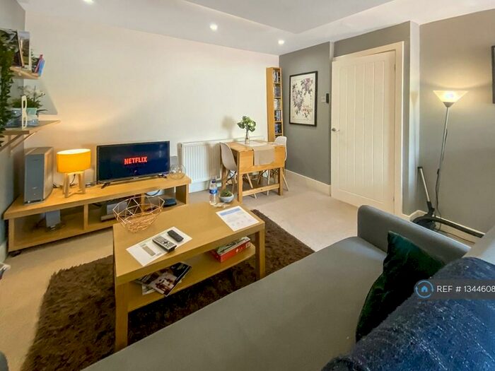 1 Bedroom Flat To Rent In Cathays Terrace, Cardiff, CF24