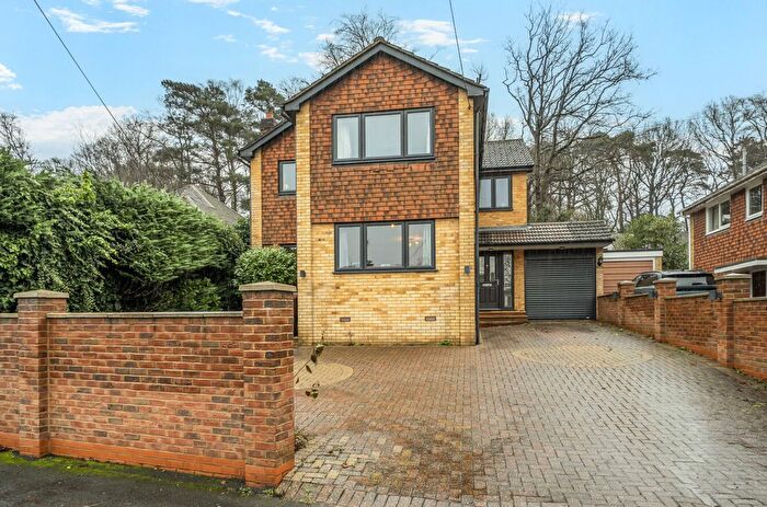 5 Bedroom Detached House For Sale In Hutton Road, Ash Vale, Surrey, GU12