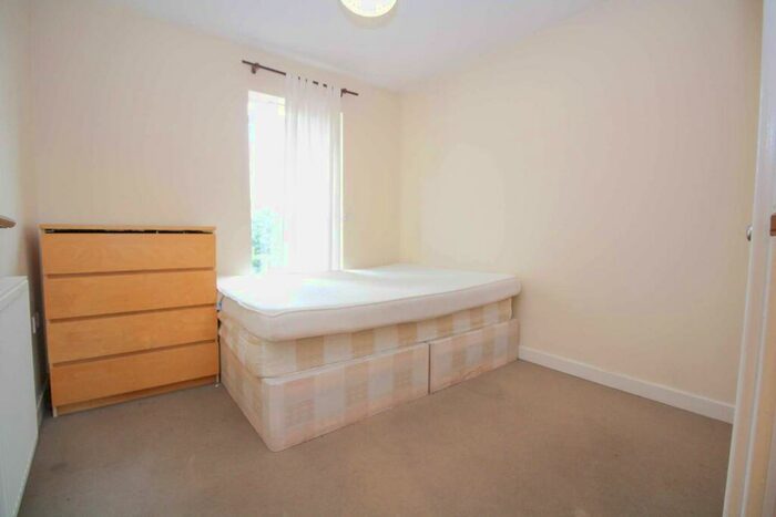 2 Bedroom Flat To Rent In Eddington Court, Peckham, London, SE15