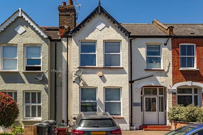 3 Bedroom Flat To Rent In Brooks Road, London, W4