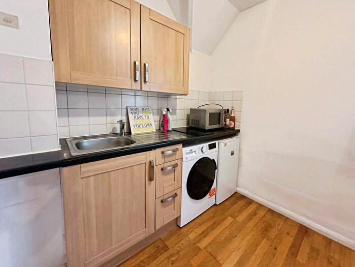 Studio To Rent In Kenton Road, Harrow, HA3