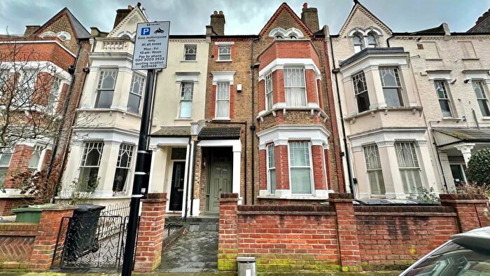 Studio To Rent In Gondar Gardens, London, NW6