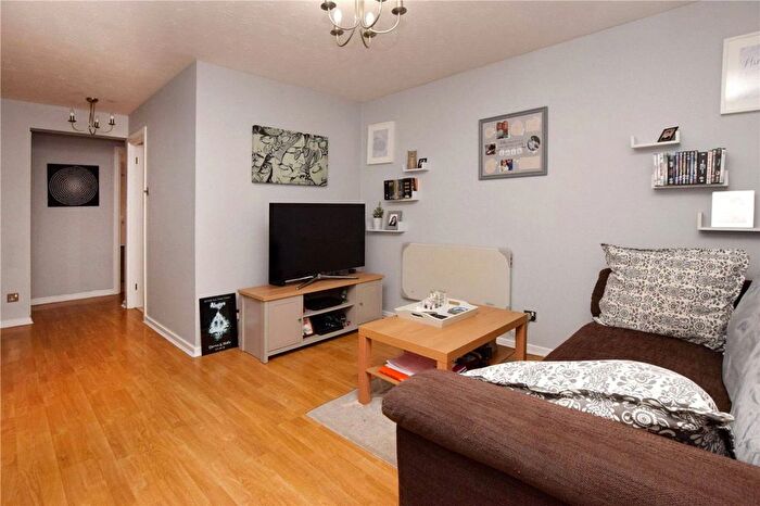 1 Bedroom Maisonette To Rent In Mortimer Close, Bushey, WD23