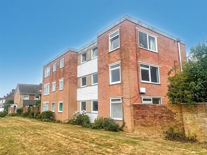 2 Bedroom Flat To Rent In Bellview Court, Barton Close, Worthing, BN13
