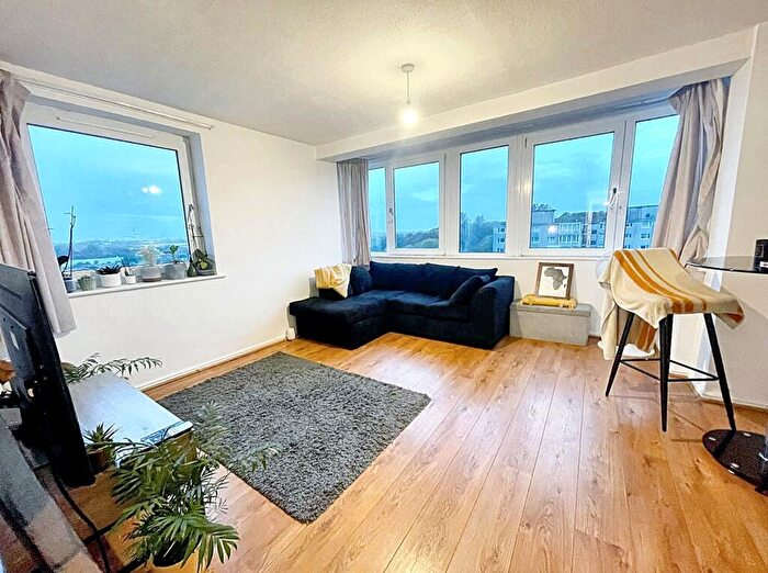 2 Bedroom Flat For Sale In Kersal Way, The Peninsula Building, M7