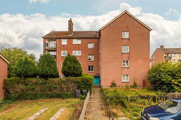 2 Bedroom Flat For Sale In / Alan Breck Gardens, Edinburgh, EH4