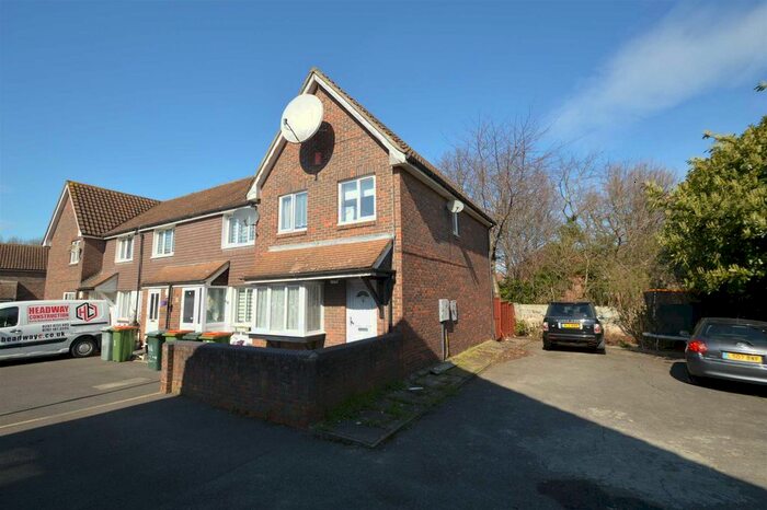 3 Bedroom Property To Rent In Lindwood Close, London, E6