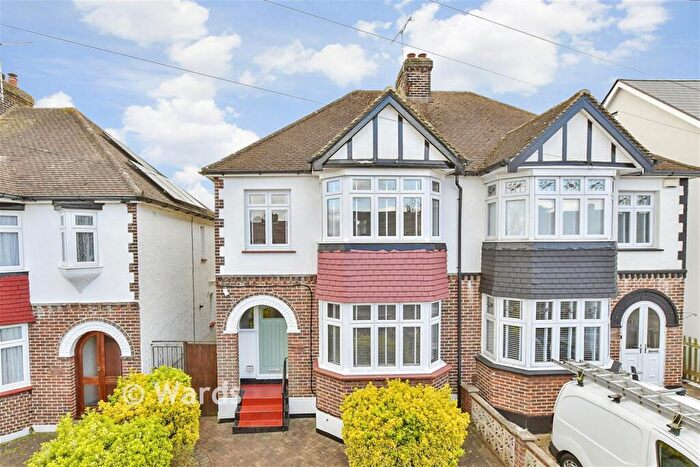 3 Bedroom Semi Detached House For Sale In Hawthorne Avenue, Rainham, Gillingham, Kent, ME8