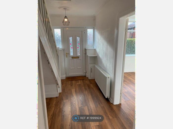 3 Bedroom Semi-Detached House To Rent In Rosslyn Road, Manchester, M40