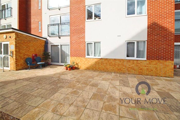 2 Bedroom Flat For Sale In Harrow Close, Bedford, Bedfordshire, MK42