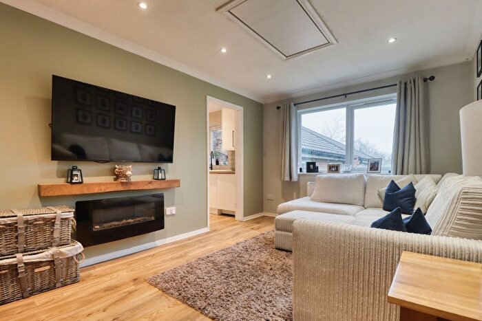 2 Bedroom Flat For Sale In Eaton Avenue, High Wycombe, HP12