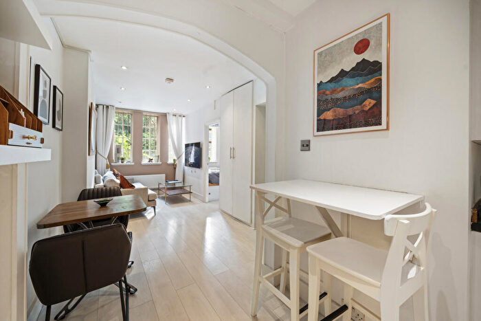 1 Bedroom Flat For Sale In Mortimer Crescent, London, NW6
