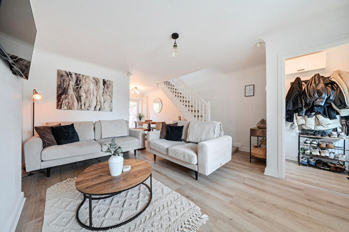 3 Bedroom Semi-Detached House For Sale In Laundon Close, Groby, Leicester, Leicestershire, LE6