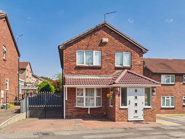 4 Bedroom Detached House For Sale In Ludgate Close, Arnold, Nottingham, NG5