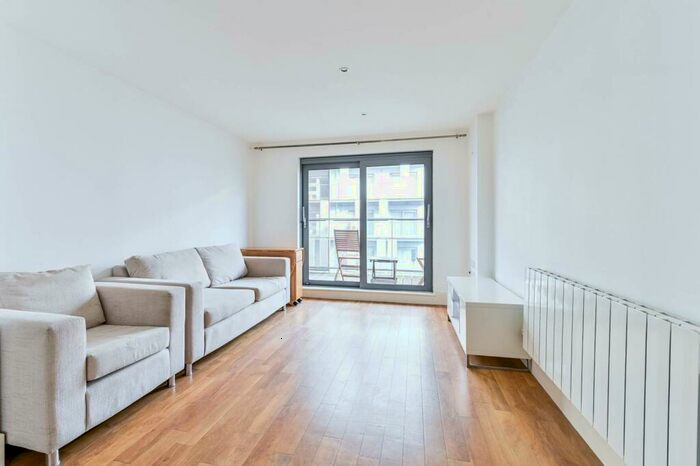 1 Bedroom Flat To Rent In Royal Carriage Mews, Woolwich, London, SE18