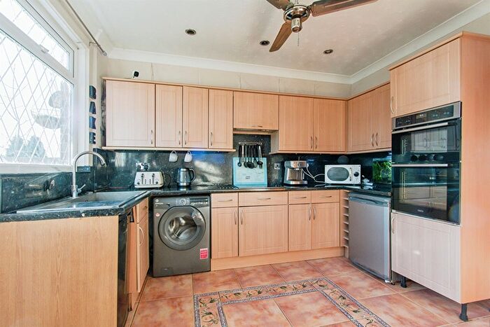 2 Bedroom Semi-Detached House For Sale In Broomhill Square, Knottingley, WF11