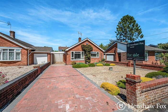 3 Bedroom Detached Bungalow For Sale In Crescent Road, North Baddesley, Hampshire, SO52