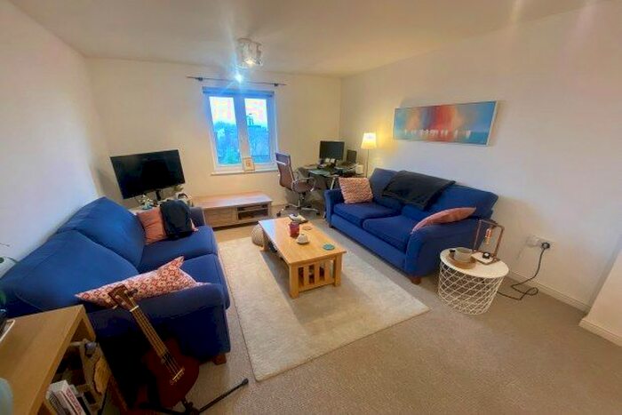 2 Bedroom Flat To Rent In Ffordd Garthorne, Cardiff, CF10