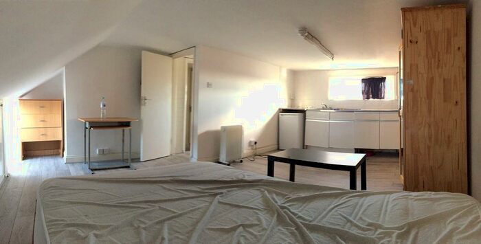 Studio To Rent In Balfour Road, Ilford, IG1