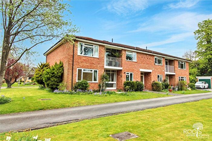 3 Bedroom Apartment For Sale In Gorselands, Newbury, Berkshire, RG14