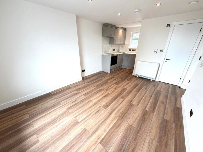 Studio To Rent In Clarence Square, Brighton, BN1