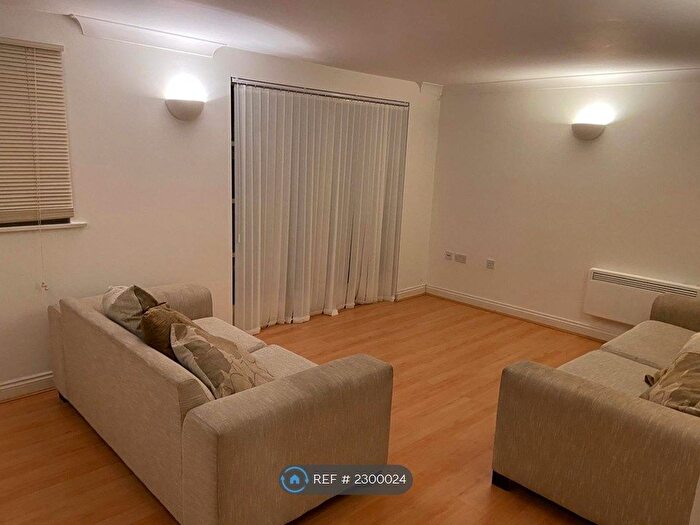 1 Bedroom Flat To Rent In Draymans Court, London, SW9