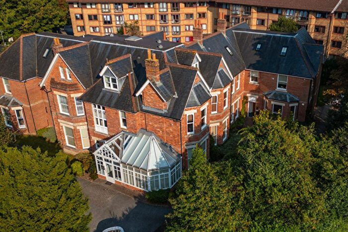 2 Bedroom Flat To Rent In Dean Park Road, Bournemouth, BH1