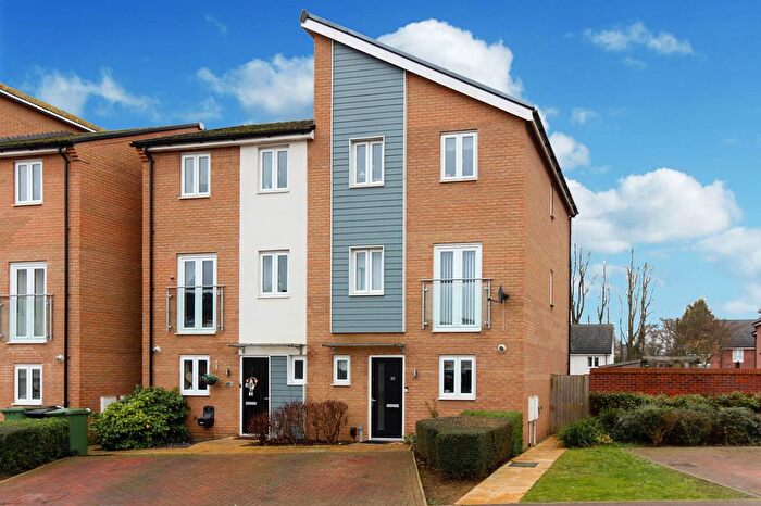 4 Bedroom Semi-Detached House For Sale In Waterside Road, Wellingborough, NN8