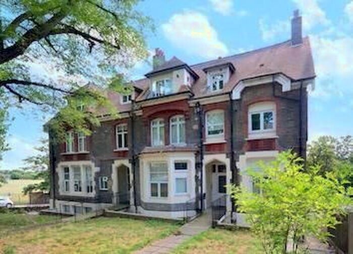 Studio To Rent In Mount View Road, London, N4