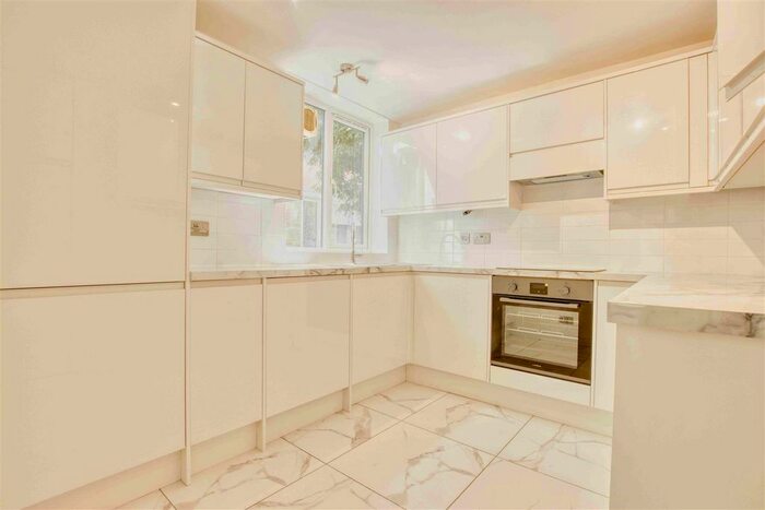 3 Bedroom Flat To Rent In Boreham Holt, Elstree, Borehamwood, WD6