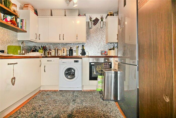 2 Bedroom Flat To Rent In Hattersfield Close, Belvedere, Kent, DA17