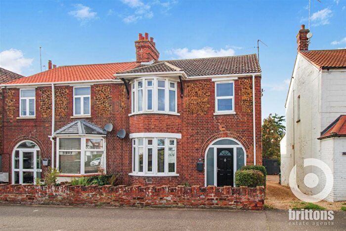 3 Bedroom Semi Detached House For Sale In Wootton Road, King's Lynn, PE30