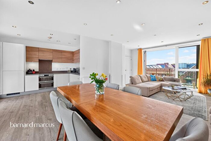 1 Bedroom Flat For Sale In Henry Darlot Drive, London, NW7