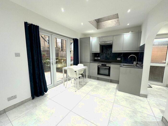 1 Bedroom Flat To Rent In Alfred Road, Acton, London, W3