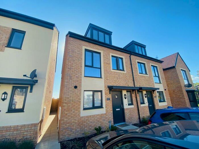 3 Bedroom Semi-Detached House To Rent In B, Strawberry Drive, Yatton, BS49