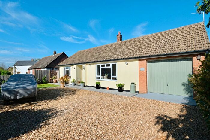 3 Bedroom Bungalow For Sale In Main Street, Upton, Huntingdon, PE28