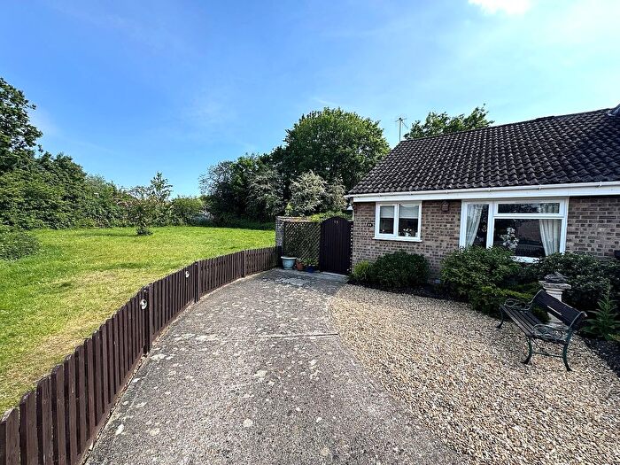 2 Bedroom Semi-detached Bungalow For Sale In Monarch Way, West End, Southampton, SO30
