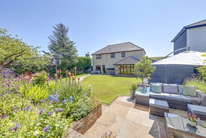 4 Bedroom Detached House For Sale In Rochdale Road, Bacup, Rossendale, OL13