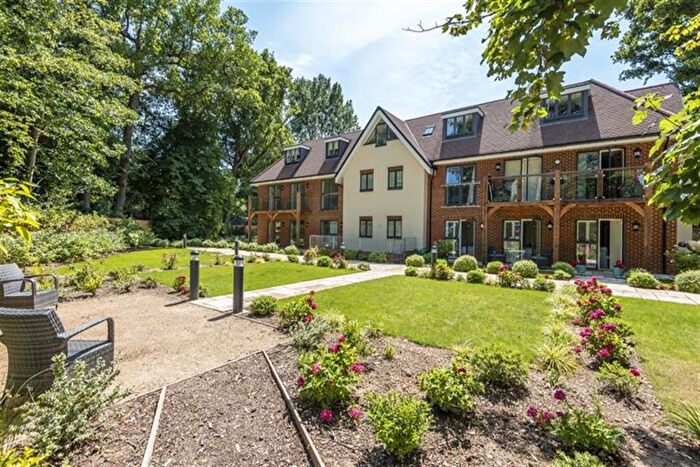 1 Bedroom Retirement Property To Rent In Fluer De Lis, College Town, GU47