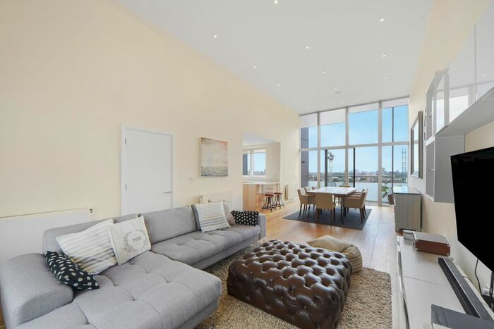 3 Bedroom Flat To Rent In Barquentine Heights, Greenwich, London, SE10