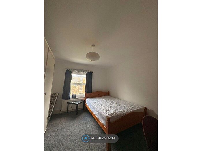 2 Bedroom Flat To Rent In Finsbury Park Road, London, N4