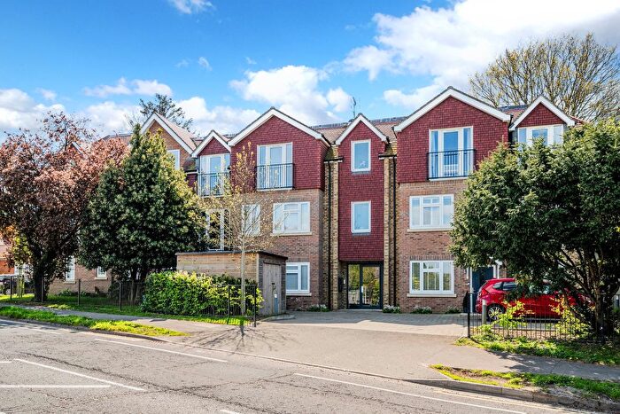 2 Bedroom Flat For Sale In Limpsfield Road, Warlingham, CR6