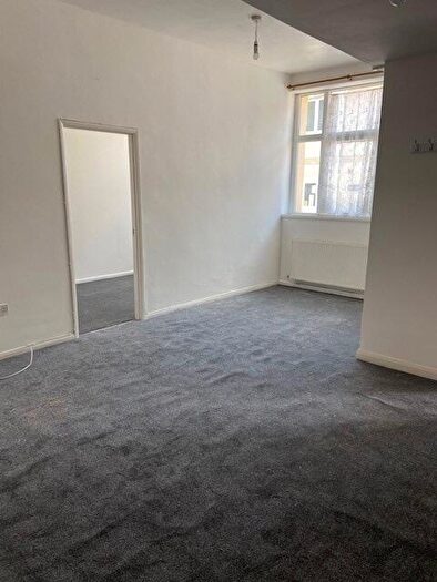 2 Bedroom Flat To Rent In High Street, NP13