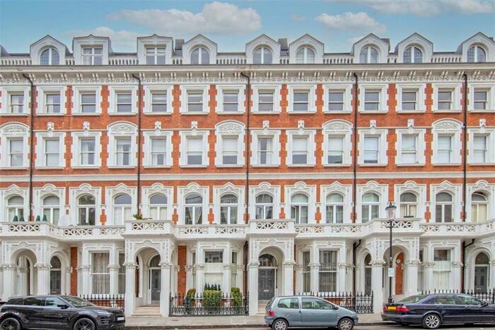 4 Bedroom Flat To Rent In Emperors Gate, London, SW7