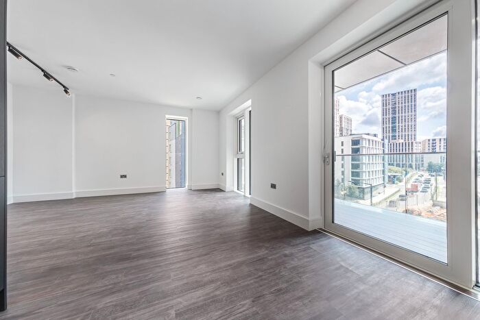 2 Bedroom Flat To Rent In Portal Way, Acton, W3