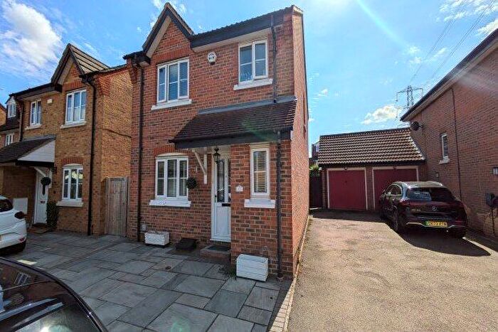 3 Bedroom Property To Rent In Fleming Road, Grays, RM16