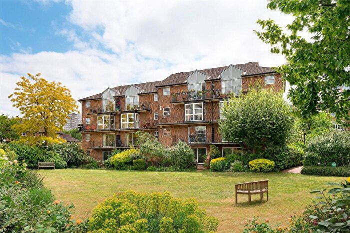 2 Bedroom Flat For Sale In Thorney Crescent, London, SW11