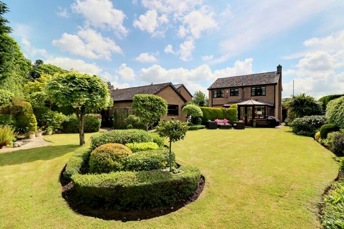 4 Bedroom Detached House For Sale In High Street, Limber, Grimsby, DN37