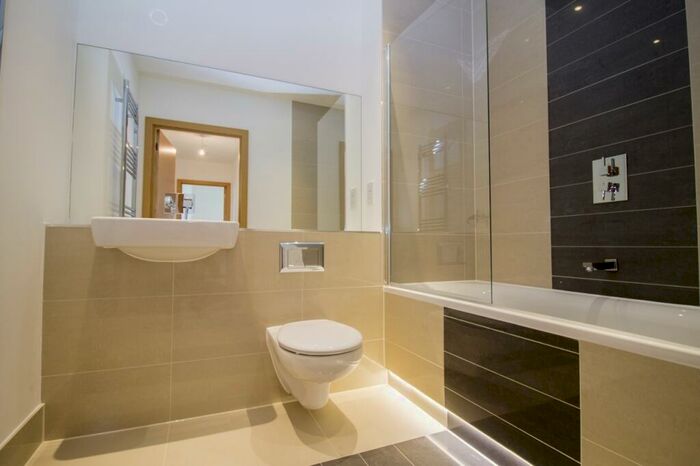 1 Bedroom Flat To Rent In High Street, Stratford, London, E15