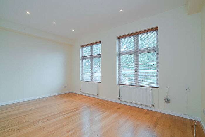 2 Bedroom Flat For Sale In Upper Richmond Road West, SW14